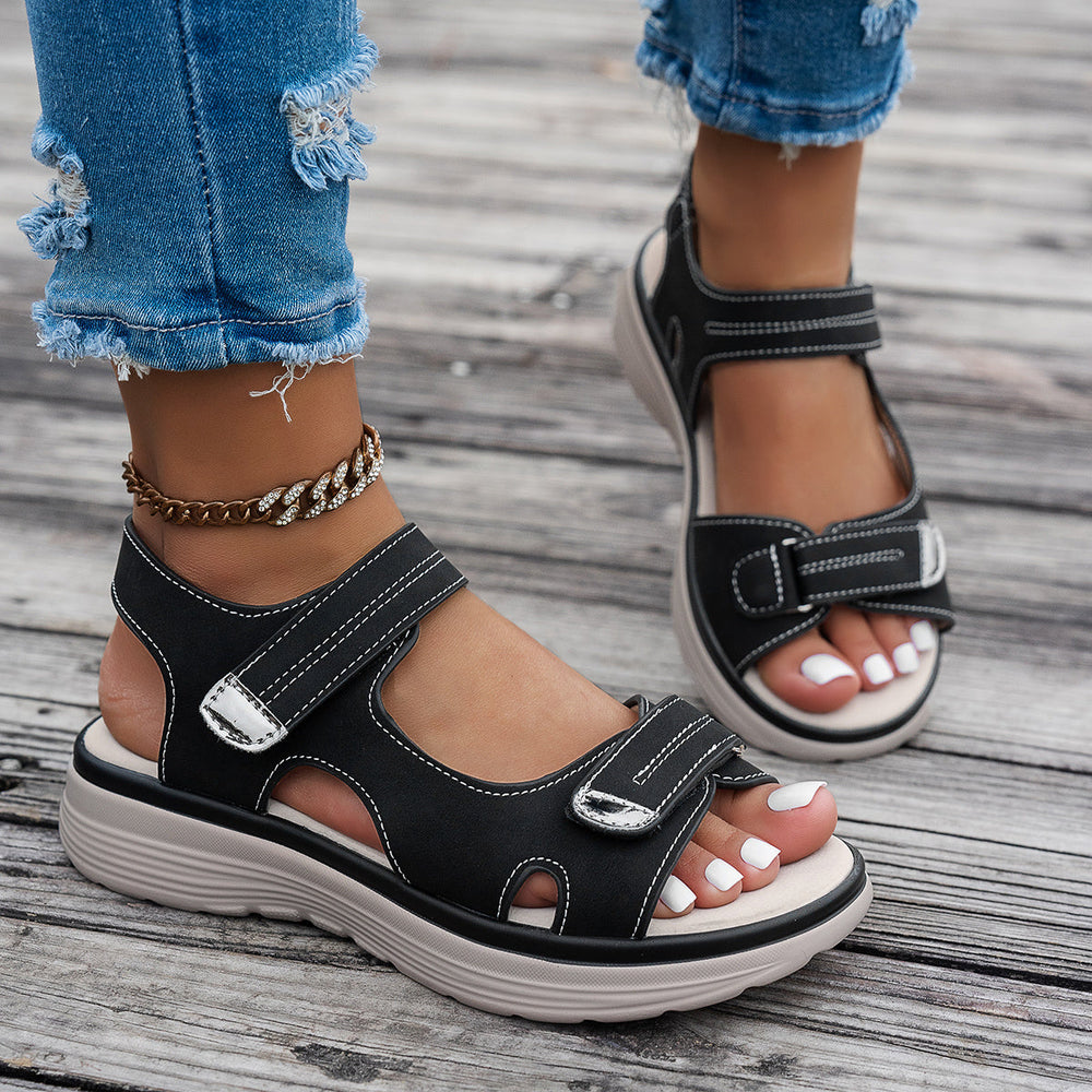 Lette kvinders ortopædiske velcro-sandaler med ergonomisk sål og åndbart design for optimal komfort.