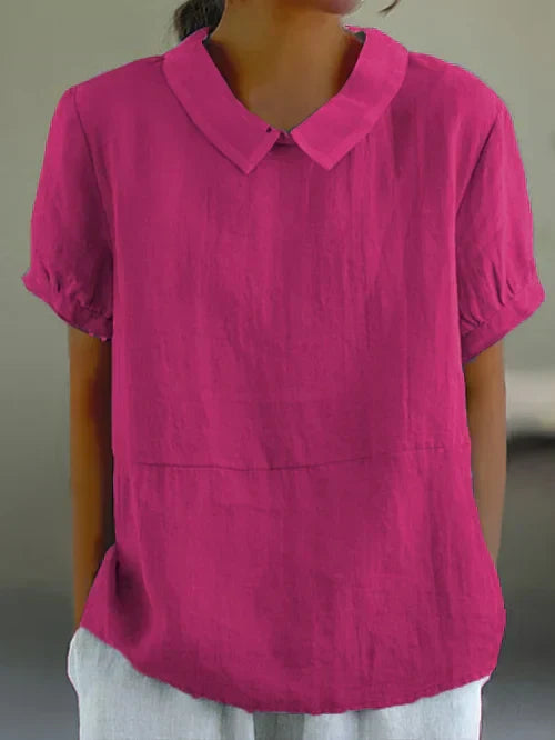 Elegant damebluse med Peter Pan krave, let design og perfekt til sommerdage, føles luftig.