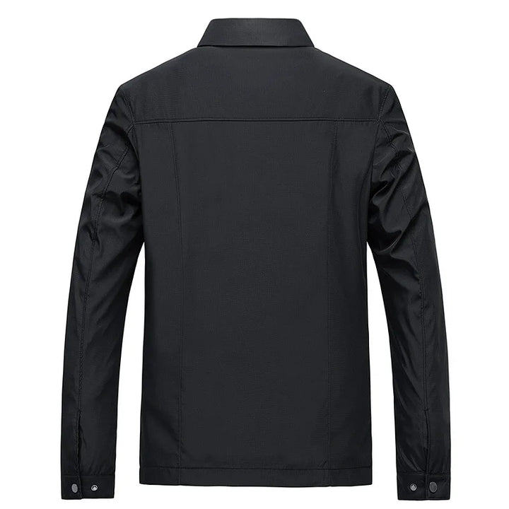 Liam moderne letvægtsjakke med opretstående krave, minimalistisk design, herrejakke, stilfuld og komfortabel beklædning.