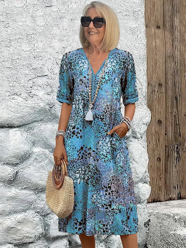 Elegant blomstret kjole til kvinder med livlige mønstre og feminin pasform.