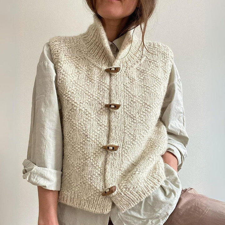 Elegant strikket vest med ærmeløst design, perfekt til lag-på-lag styling for både hverdag og særlige anledninger.