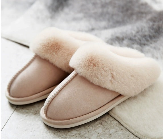 Varme hjemmesko til damer – en luksuriøs gaveidé. Bløde, komfortable slip-on tøfler til vinterhygge indendørs.