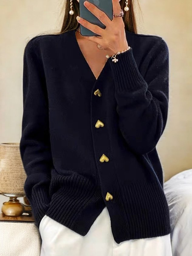 "Luksuriøs cashmere trøje i blød pastelfarve, ideel til både hverdag og festlige lejligheder med elegant design."