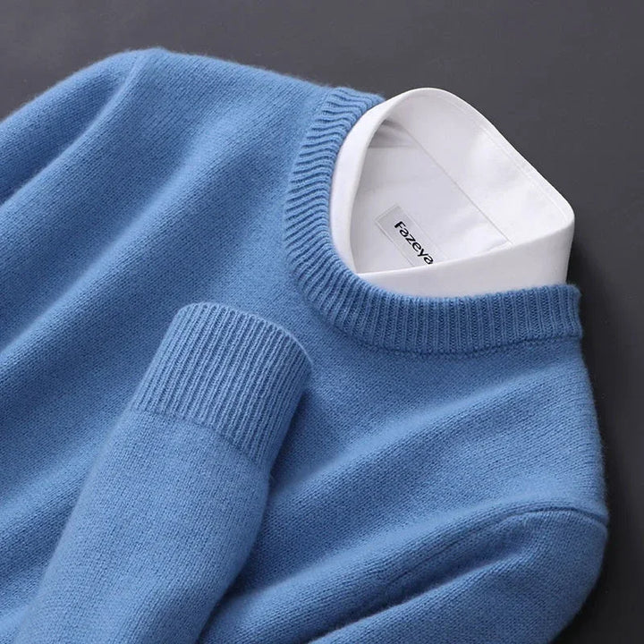 Luksuriøs cashmere trøje til kvinder, viser stilrent design i lys beige farve, ideel til både hverdag og fest.