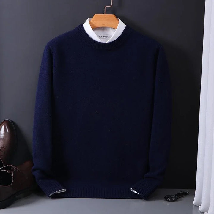 Luksuriøs cashmere trøje til kvinder, viser stilrent design i lys beige farve, ideel til både hverdag og fest.