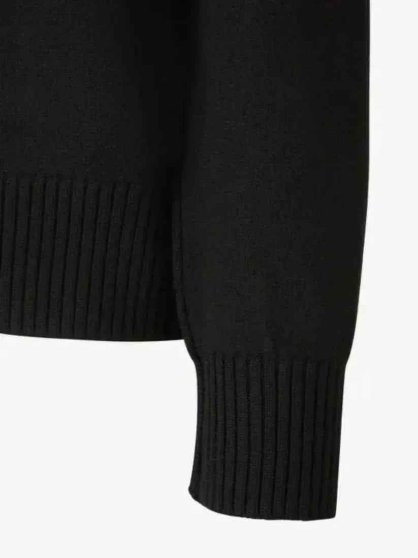 "Luksuriøs unisex uldpullover med ikonisk hjerte-design, minimalistisk grafik og super komfort til både mænd og kvinder."