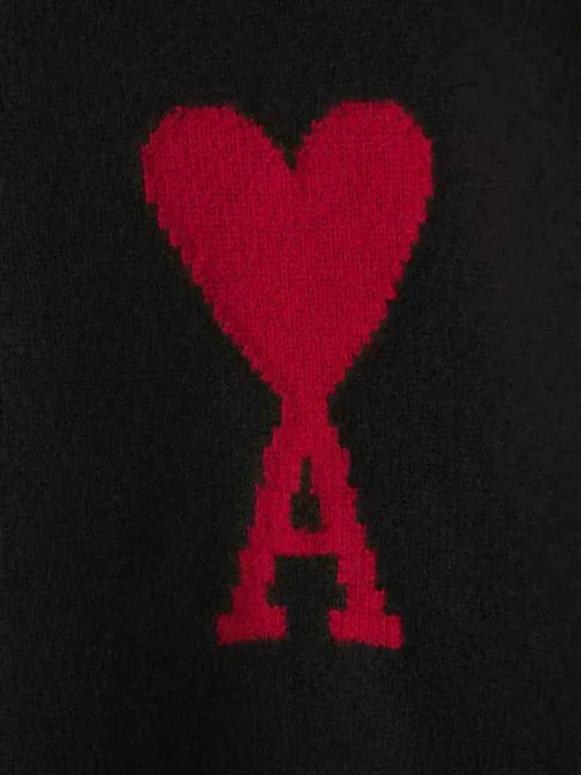 "Luksuriøs unisex uldpullover med ikonisk hjerte-design, minimalistisk grafik og super komfort til både mænd og kvinder."