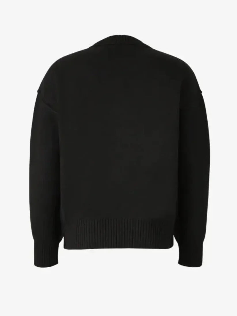 "Luksuriøs unisex uldpullover med ikonisk hjerte-design, minimalistisk grafik og super komfort til både mænd og kvinder."