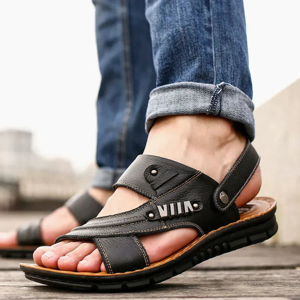 "Luksus ortopædiske herresandaler med moderne design, overlegen komfort og støtte i elegant brun nuance."