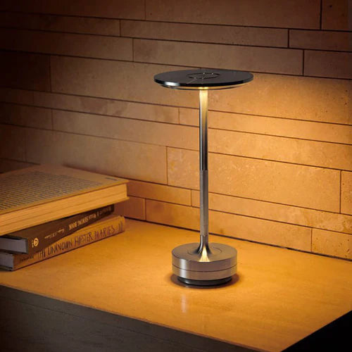 "Luksus trådløs bordlampe i moderne design, elegant metalfinish, justerbart lys, passer til enhver indretning."
