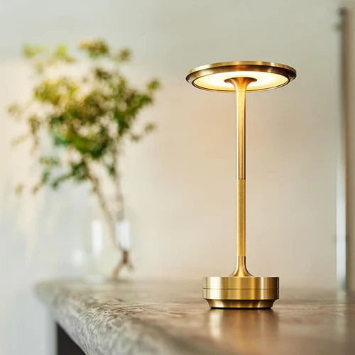 "Luksus trådløs bordlampe, skandinavisk design, LED, minimalistisk, guld, sølv, sort, perfekt til moderne indretning"