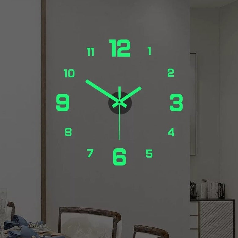 "Lysende stille vægur i moderne design, enkelt monteres uden boring, med justerbar størrelse og stille visere."