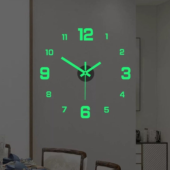 "Lysende stille vægur i moderne design, enkelt monteres uden boring, med justerbar størrelse og stille visere."
