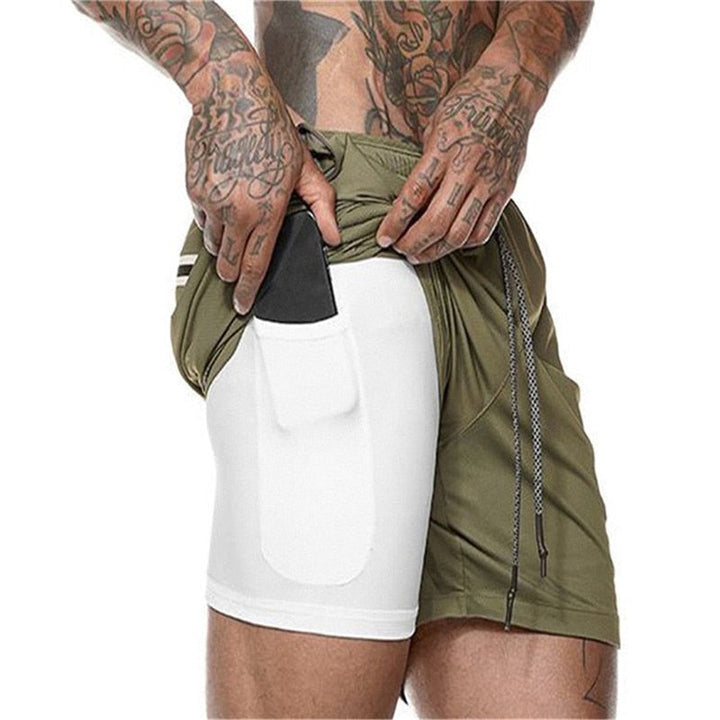 Herre 2-i-1 træningsshorts til fitness og sport. Fleksible og åndbare for optimal præstation.