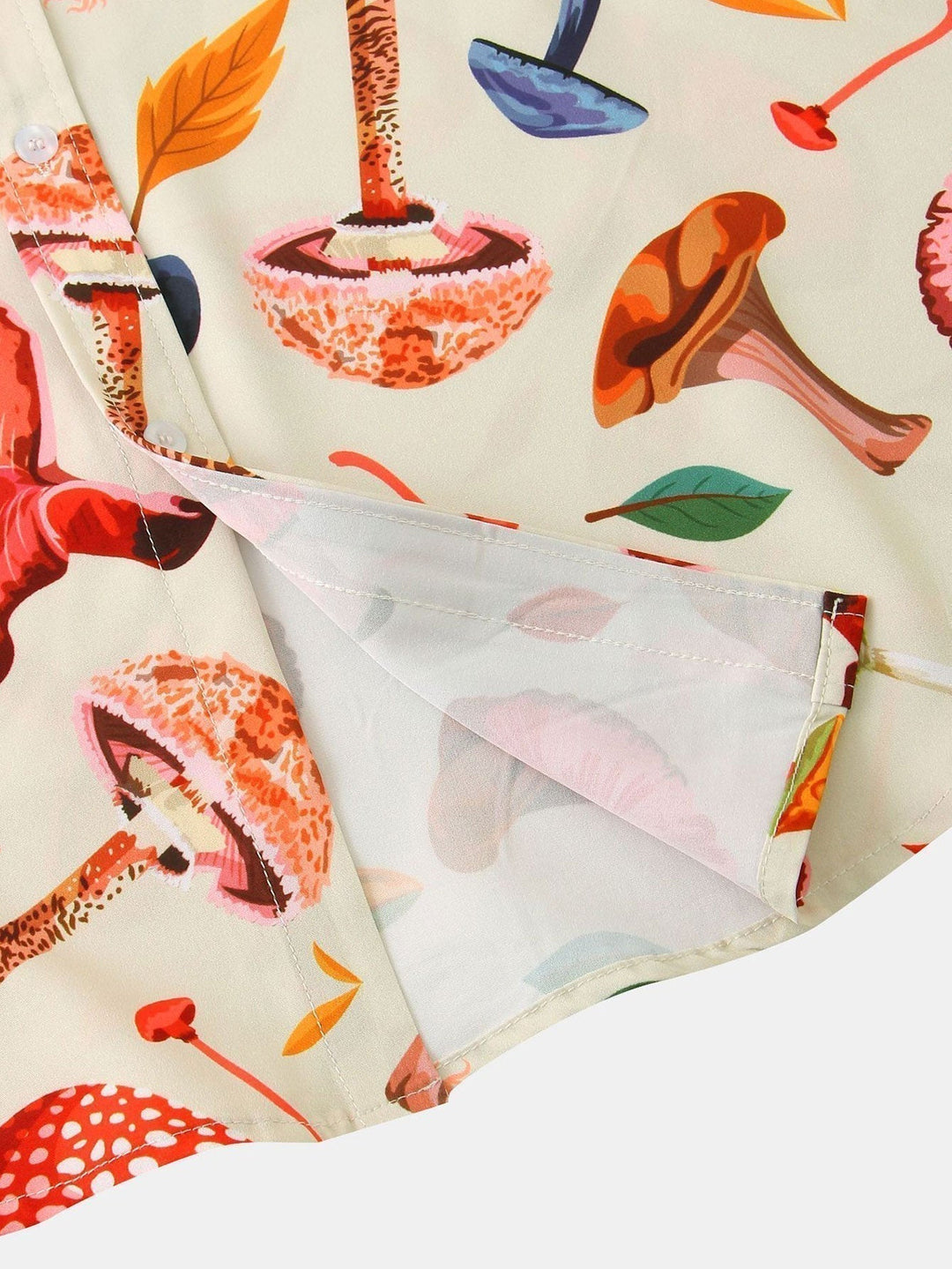 Afslappet kortærmet herreskjorte i beige med print, velegnet til sommer, ferie og hverdag.