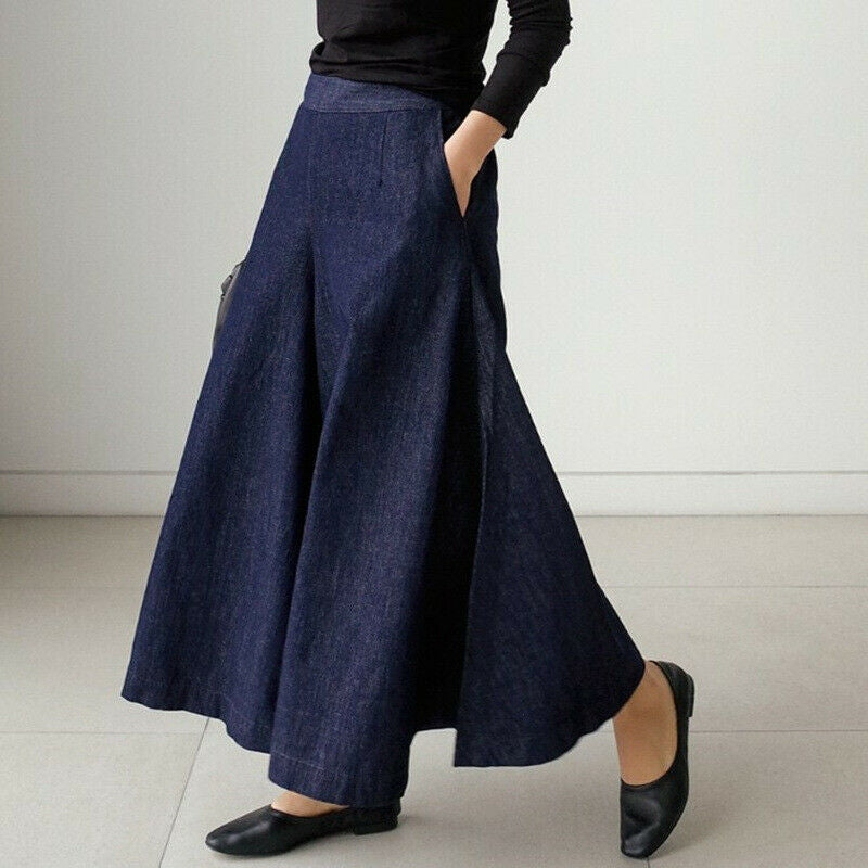 Mørkeblå, højtaljede, vide maxi-bukser til kvinder. Elegante og komfortable damebukser perfekte til festlige lejligheder.
