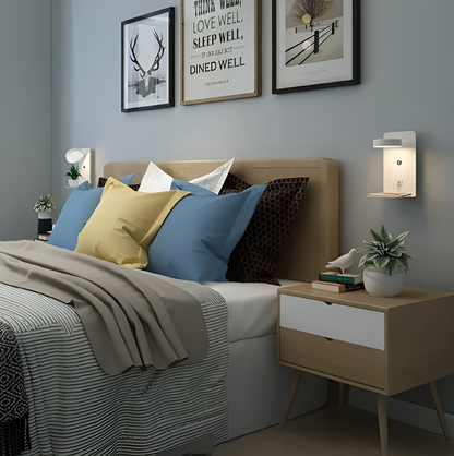 "Minimalistisk LED væglampe i aluminium med integreret USB-opladning og hylde, ideel til moderne soveværelser."