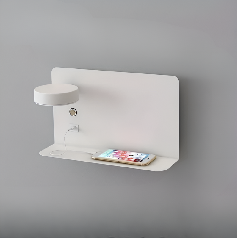 "Minimalistisk LED væglampe i aluminium med integreret USB-opladning og hylde, ideel til moderne soveværelser."