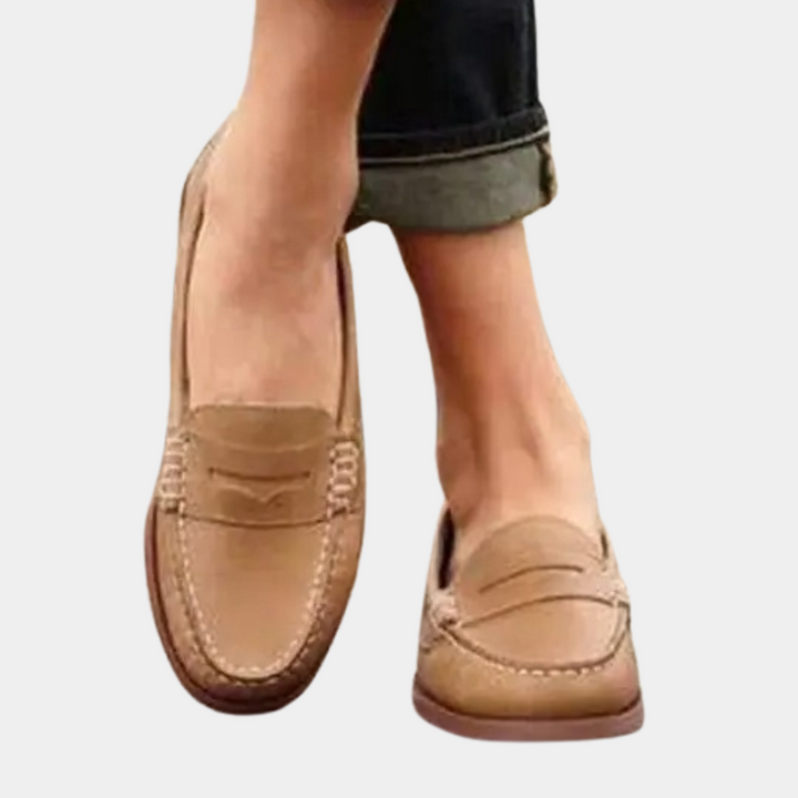 "Moderne brune læder damesandaler med lav hæl og polstret indersål for komfort og stilfuldt look"