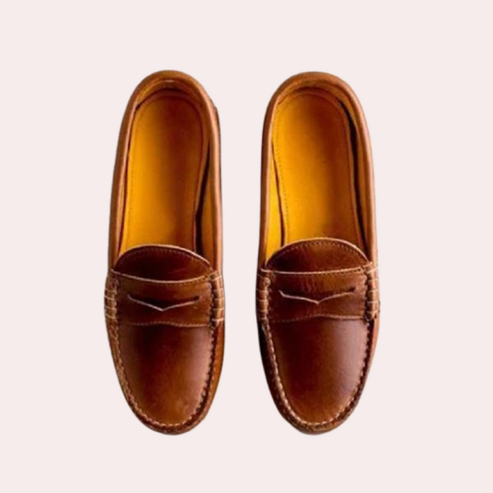 "Moderne brune læder damesandaler med lav hæl og polstret indersål for komfort og stilfuldt look"