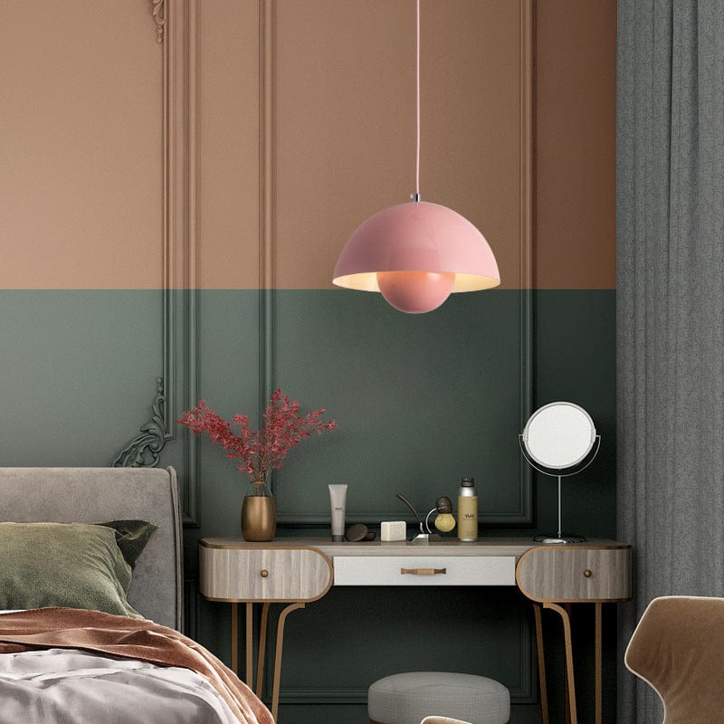 "Moderne hvid flowerpot loftslampe med skandinavisk design, justerbar højde og LED, hængende fra loftet i et stilfuldt hjem."