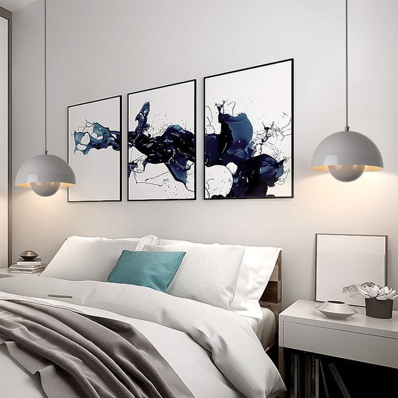 "Moderne hvid flowerpot loftslampe med skandinavisk design, justerbar højde og LED, hængende fra loftet i et stilfuldt hjem."