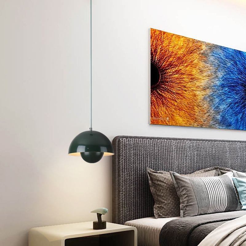 "Moderne hvid flowerpot loftslampe med skandinavisk design, justerbar højde og LED, hængende fra loftet i et stilfuldt hjem."