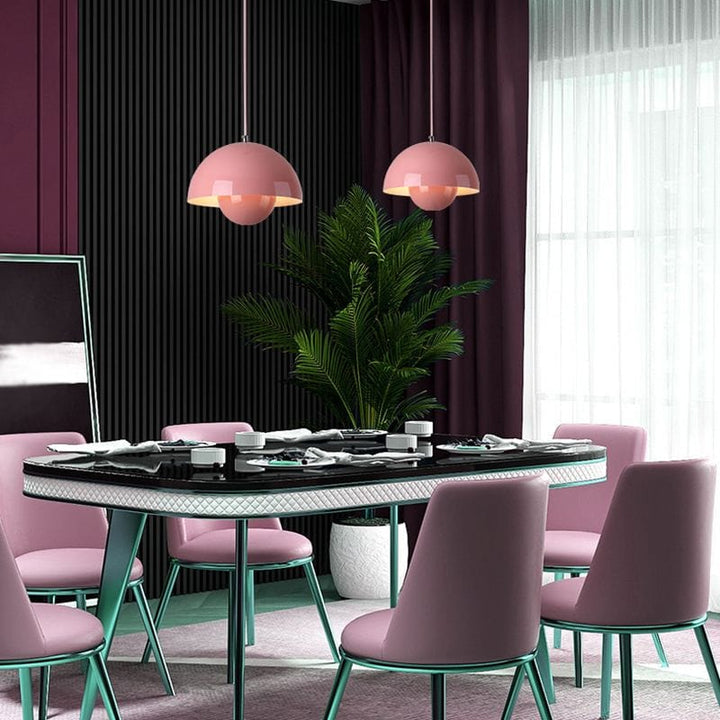 "Moderne hvid flowerpot loftslampe med skandinavisk design, justerbar højde og LED, hængende fra loftet i et stilfuldt hjem."