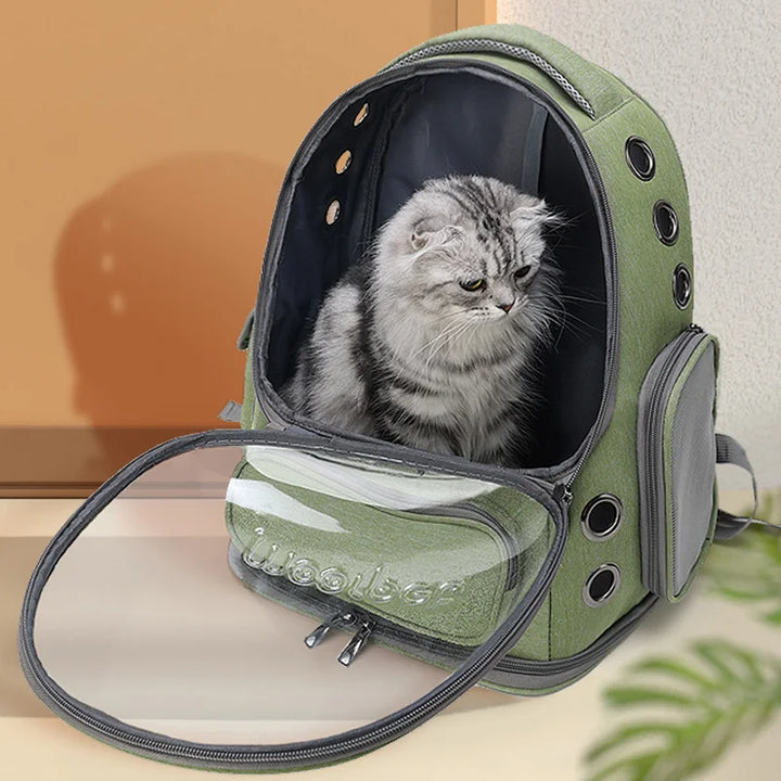 Sidevisning af transportrygsæk til kæledyr, med praktiske lommer til vandflaske & snacks til kat/hund.