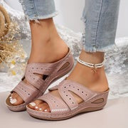 "Ortopædiske Maria sandaler med bred 4 cm hæl, gel-fyldte såler, elegante og åndbare for optimal komfort og støtte."