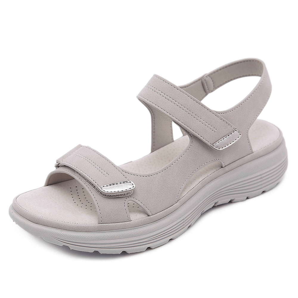 "Ortopædiske sandaler med ergonomisk design, bred tåboks og svangstøtte, perfektioneret for maksimal komfort og stabilitet."