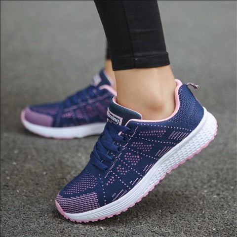 "Ortopædiske sneakers med 4 cm hælstøtte, åndbare materialer, ideelle til sport og daglig brug, hvid og grå design"
