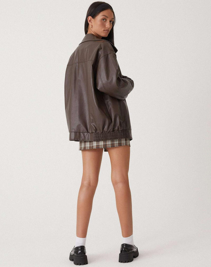 Trendy oversized bomberjakke i retro urban stil for kvinder, til et cool og afslappet look.