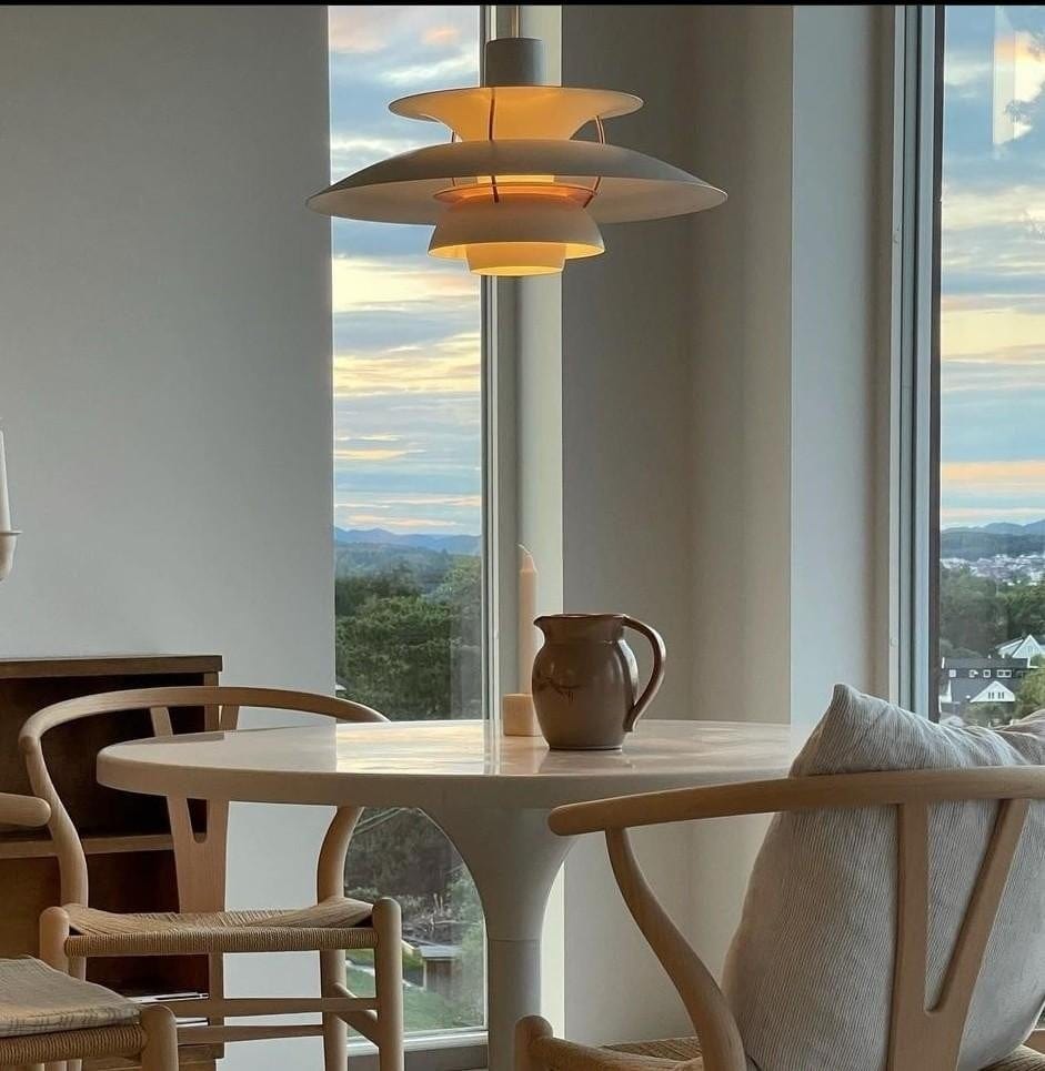 "PH5 Premium pendellampe i aluminium med monokrom design, ikonisk og tidløs for klassisk og moderne hjem, E27 pære."