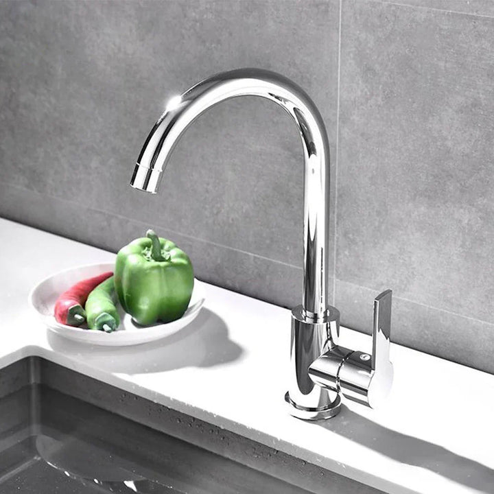 "Premium krom køkkenhane med elegant, blank finish og enkelt-håndtags design til moderne, funktionelle køkkener."
