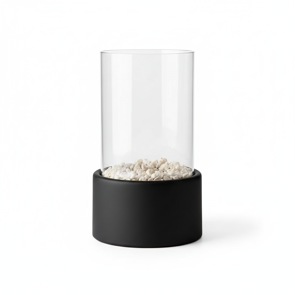 Røgfri bordpejs i elegant glasdesign. Skaber hyggelig atmosfære indendørs og udendørs med ægte flamme.