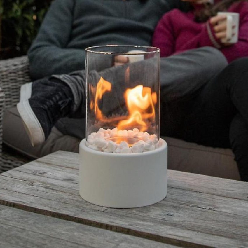 Smuk røgfri glas bordpejs. En biopejs der forvandler ethvert rum eller udendørs område med levende flammer.