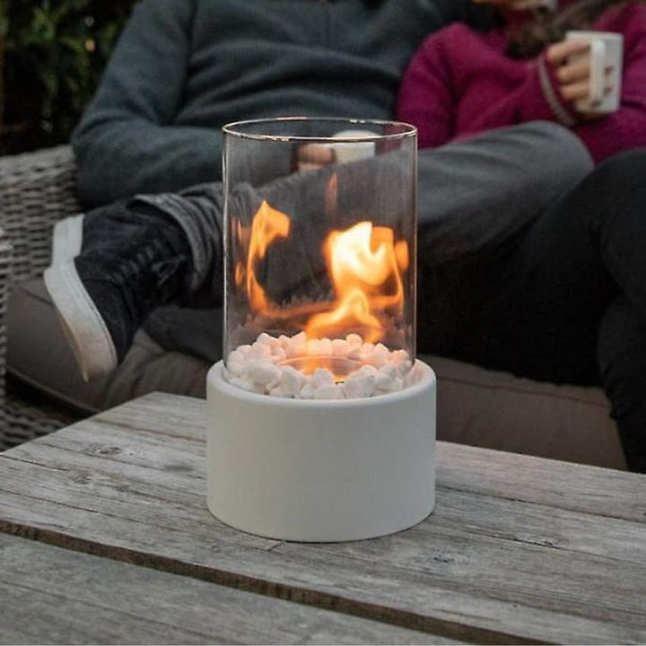 Smuk røgfri glas bordpejs. En biopejs der forvandler ethvert rum eller udendørs område med levende flammer.