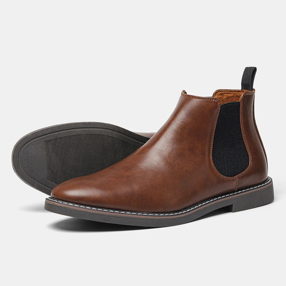 "Retro Chelsea-støvler til mænd, brun læder, slip-on design, polstrede indersåler, gummisåler for optimal komfort."