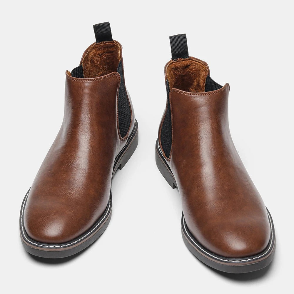 "Retro Chelsea-støvler til mænd, brun læder, slip-on design, polstrede indersåler, gummisåler for optimal komfort."