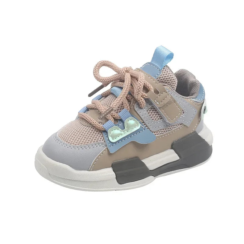Rilo unisex børnesneakers i letvægts design, åndbare og skridsikre til sport og leg. Komfortable fritidssko.