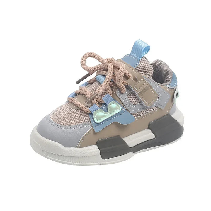 Rilo unisex børnesneakers i letvægts design, åndbare og skridsikre til sport og leg. Komfortable fritidssko.