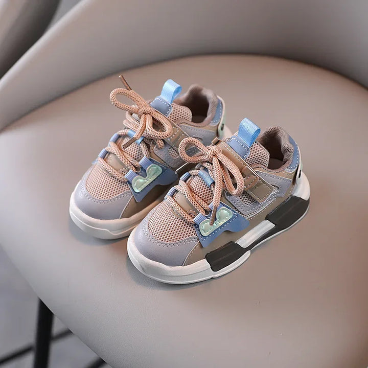 Rilo børnesko – letvægts, åndbare og skridsikre sportssko til børn. Ideelle unisex sneakers til leg og sport.
