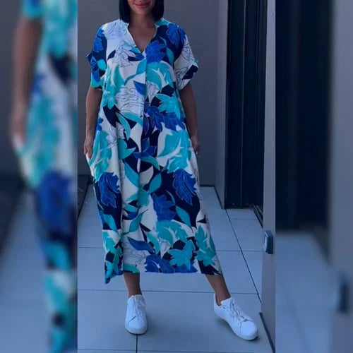 "Romantisk blomstret kjole med delikat blomsterprint og flydende silhuet, ideel til elegante og festlige anledninger."
