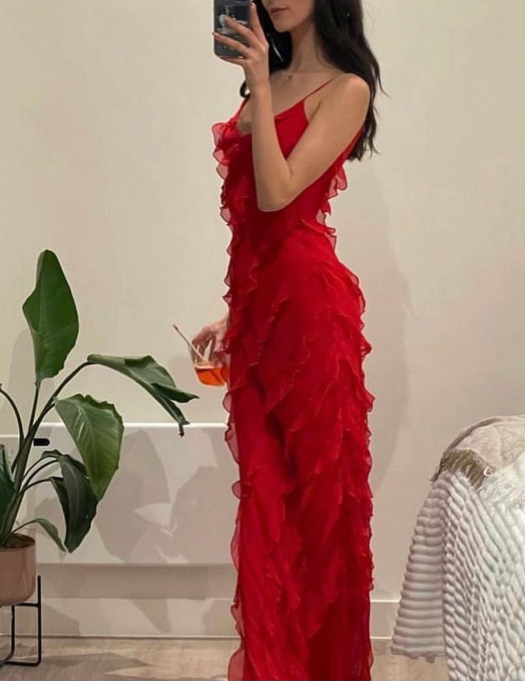 Lang flæsekjole, romantisk og elegant. Perfekt damekjole med smukke flæser til alle lejligheder.
