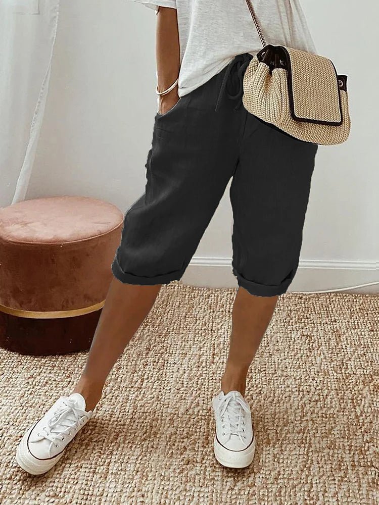 Rosa bomuldsshorts til kvinder med elastisk talje, justerbare snore og sidelommer, lavet af let bomuldsblanding.