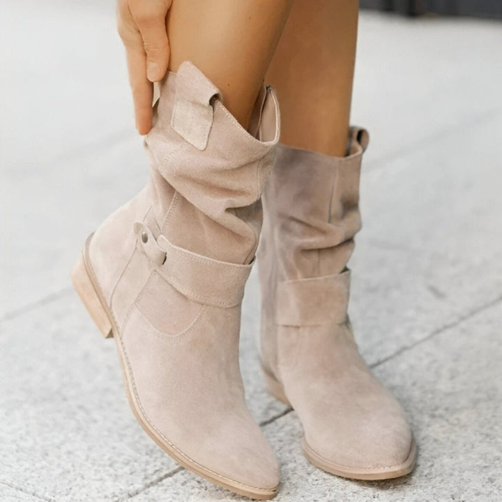 Støvler med rynket design, lav hæl i beige, sort, brun, khaki. Ideelle til daglig komfort og stil.
