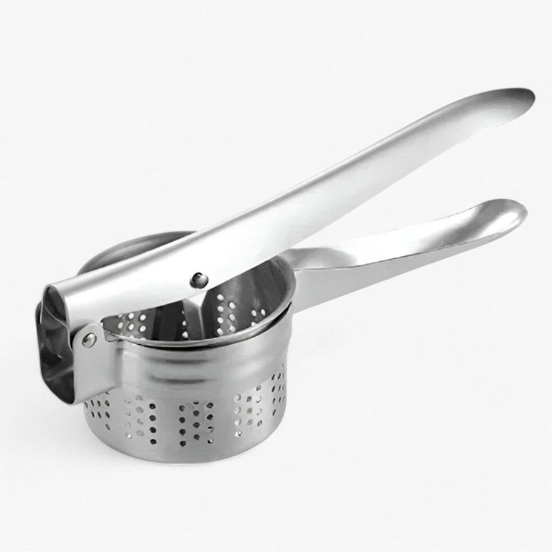 "Rustfri stål kartoffelpresser med ergonomisk håndtag for glat, klumpfri mos. Holdbart køkkenredskab til mosning."