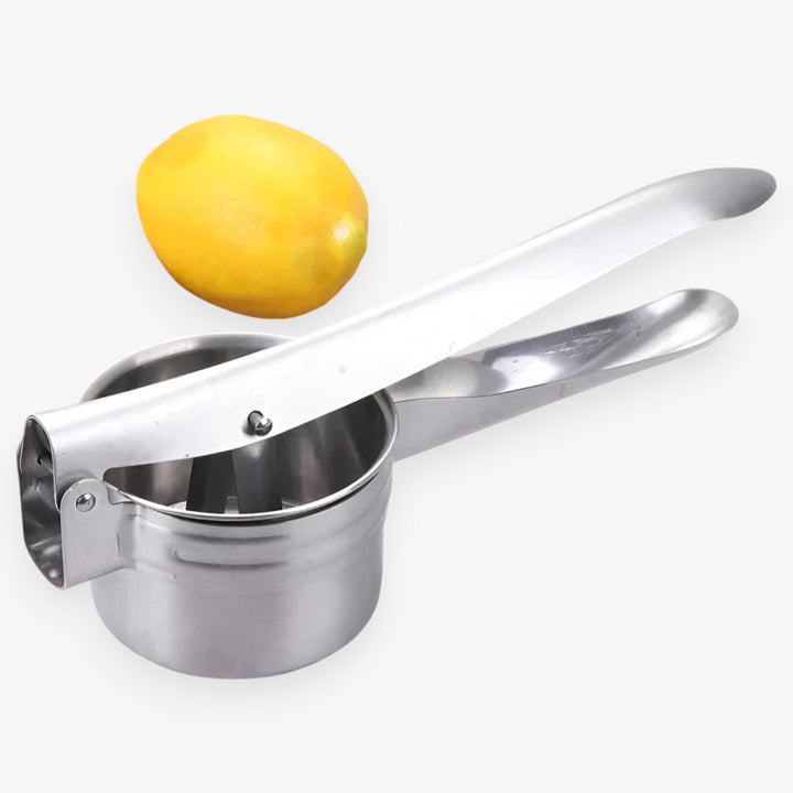 "Rustfri stål kartoffelpresser med ergonomisk håndtag for glat, klumpfri mos. Holdbart køkkenredskab til mosning."