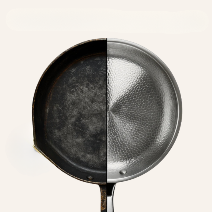 Alsidig titanium stegepande i sølv med non-stick og hamret design. Perfekt induktionspande til daglig brug.